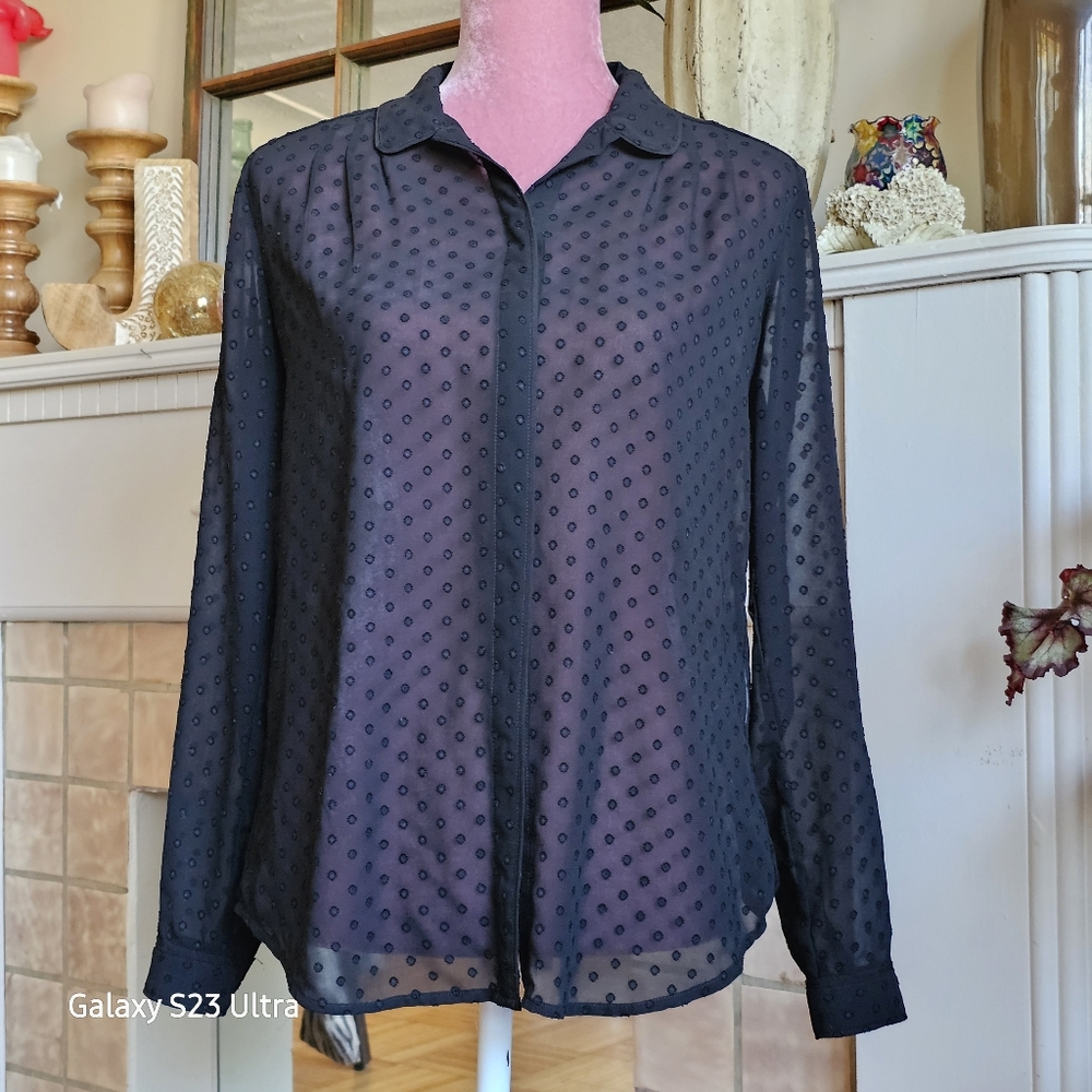 Banana Republic button-up dress shirt, size extra small.